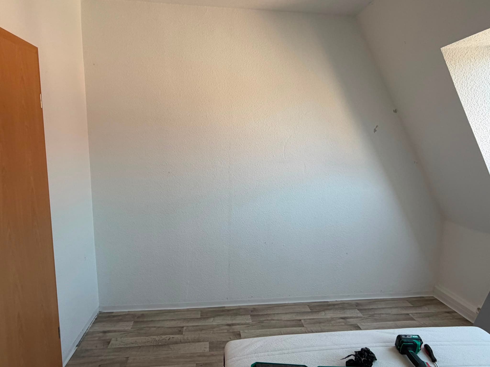 Nachher: leer geräumtes Zimmer