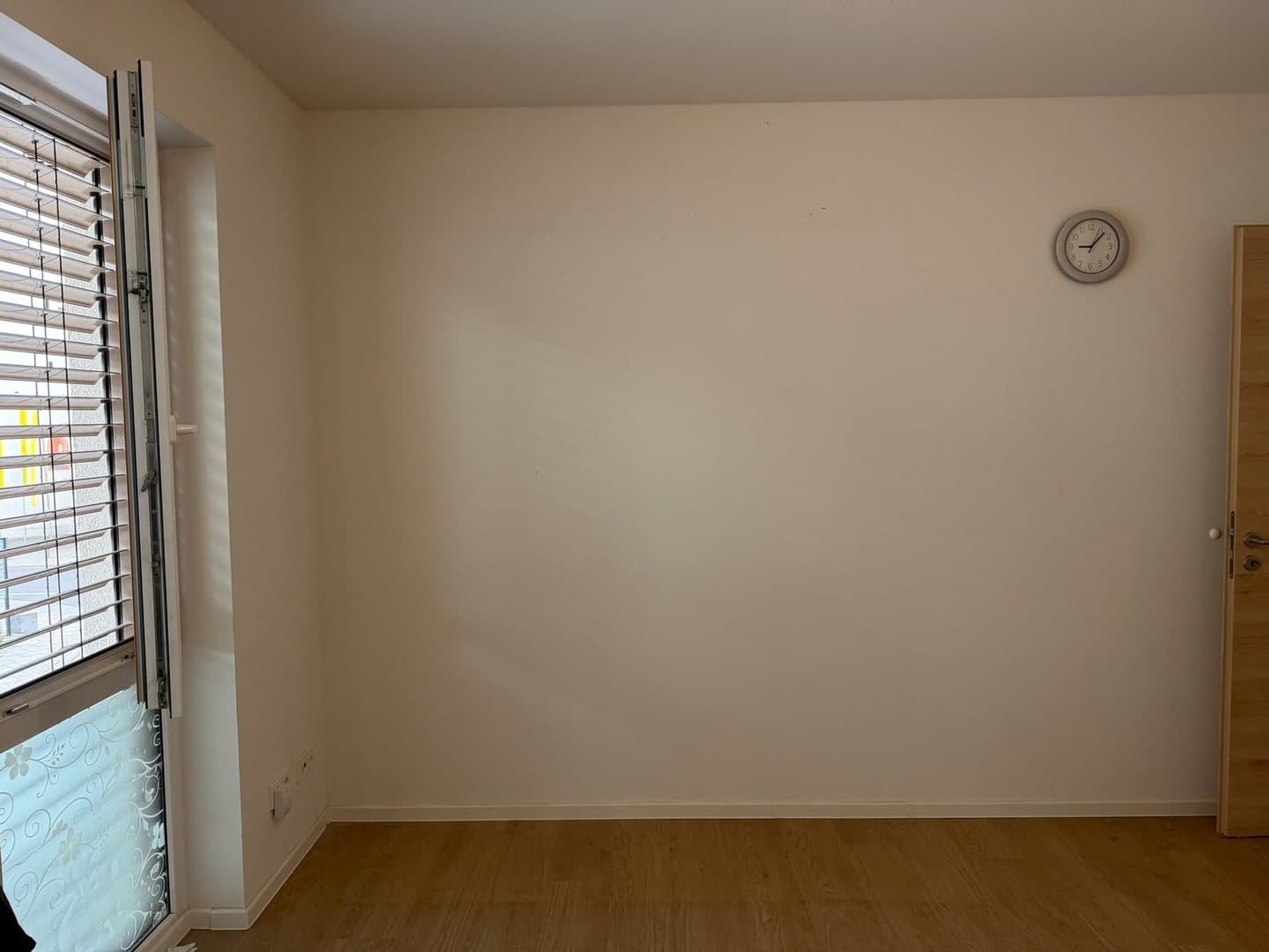 Nachher: leer geräumtes Zimmer